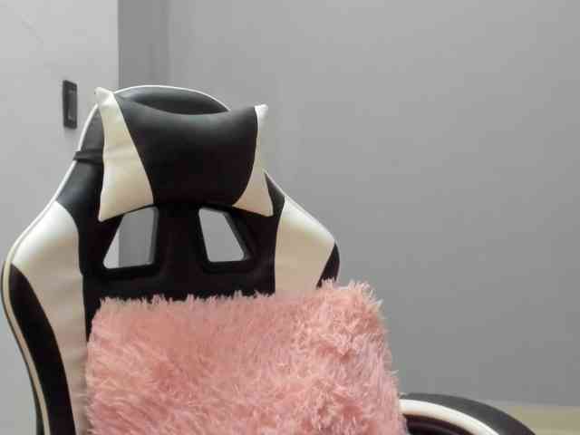 LaraCat1 webcam