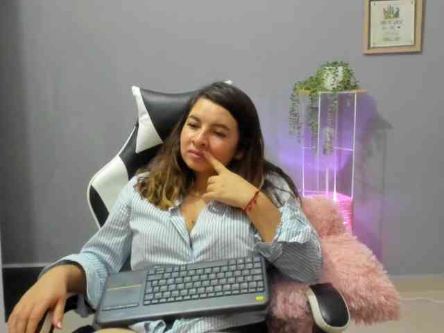 LaraCat1 webcam