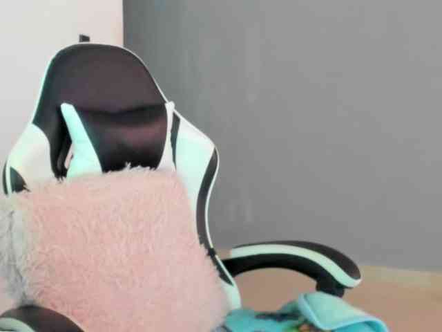 LaraCat1
