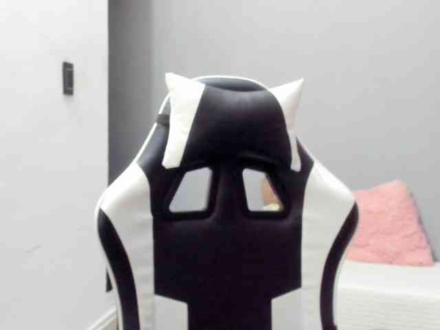 LaraCat1 webcam
