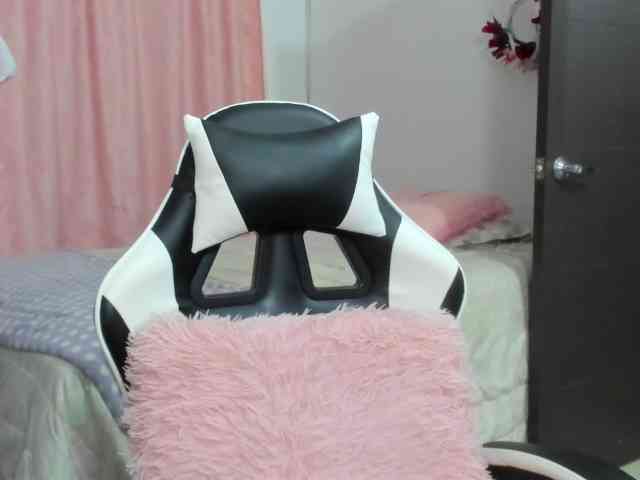 LaraCat1