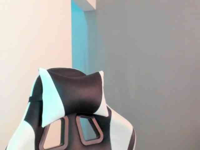 LaraCat1