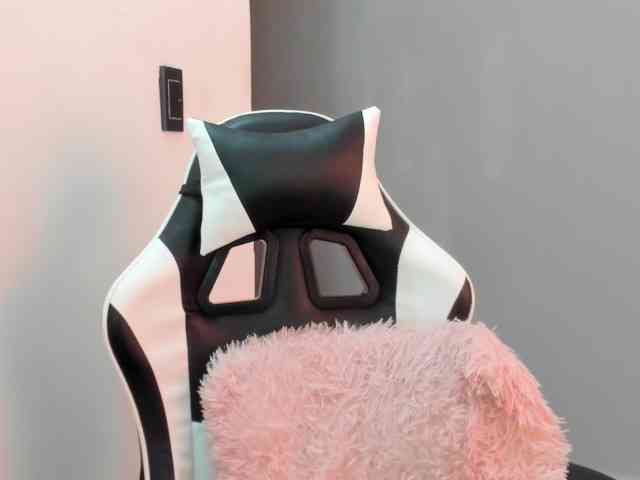 LaraCat1 webcam