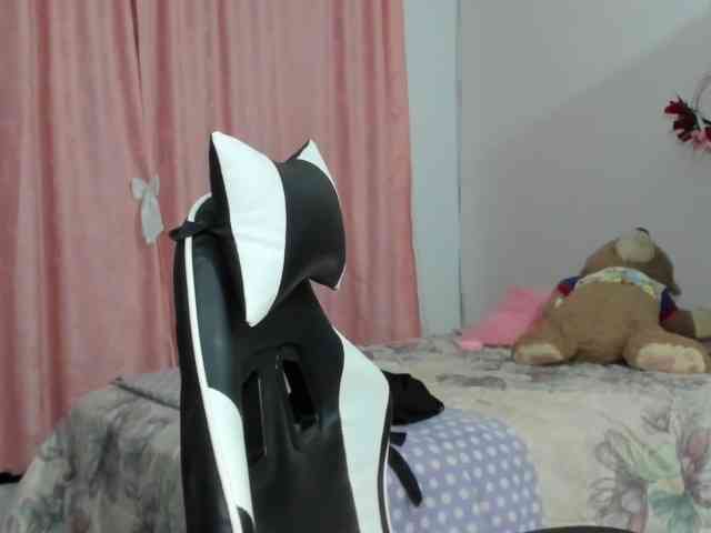 LaraCat1 webcam