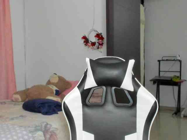 LaraCat1 webcam