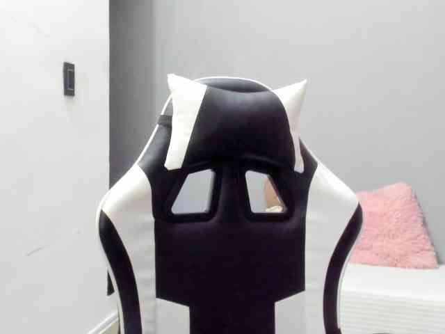 LaraCat1 webcam
