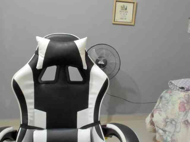 LaraCat1 webcam