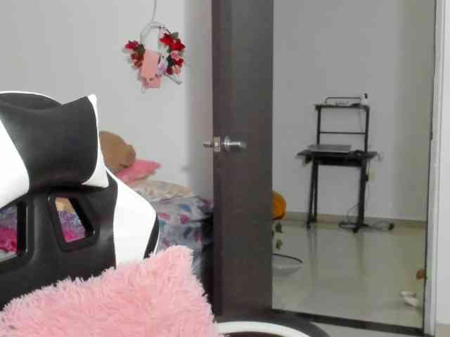 LaraCat1 webcam