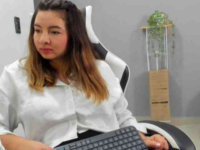 LaraCat1 webcam
