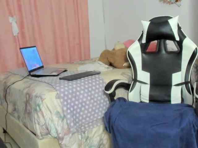 LaraCat1