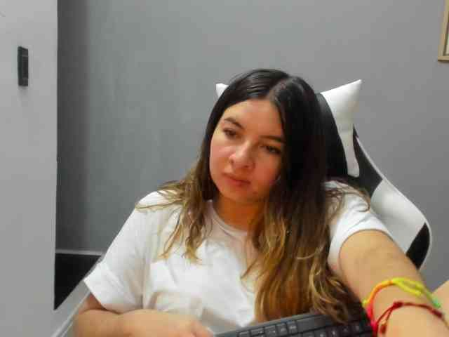 LaraCat1