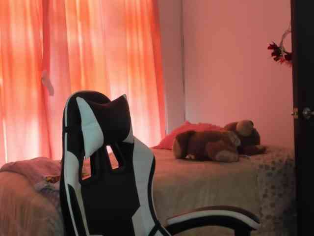 LaraCat1