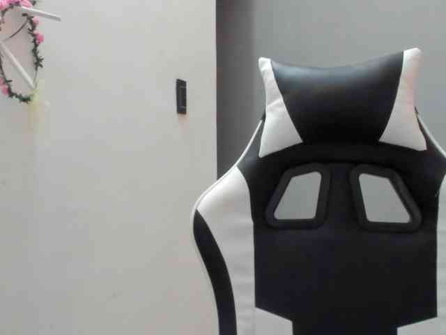 LaraCat1