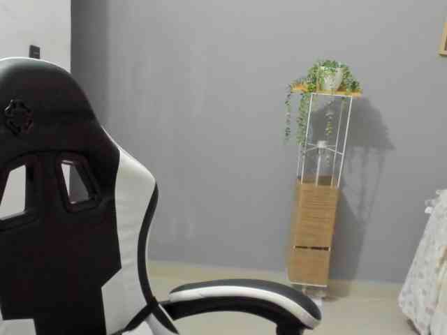 LaraCat1