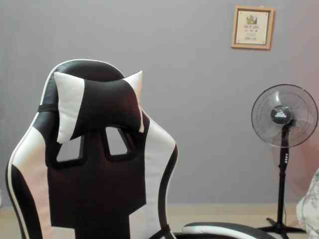 LaraCat1 webcam