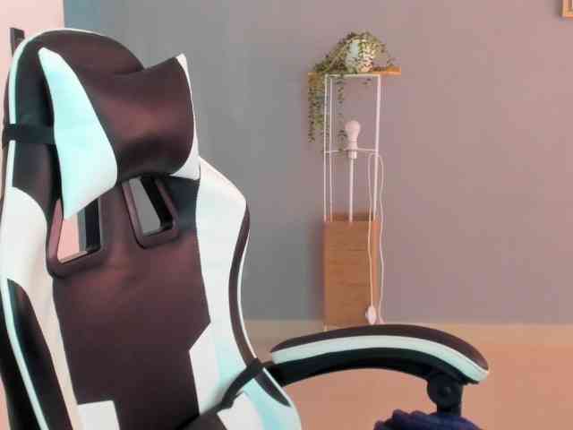 LaraCat1