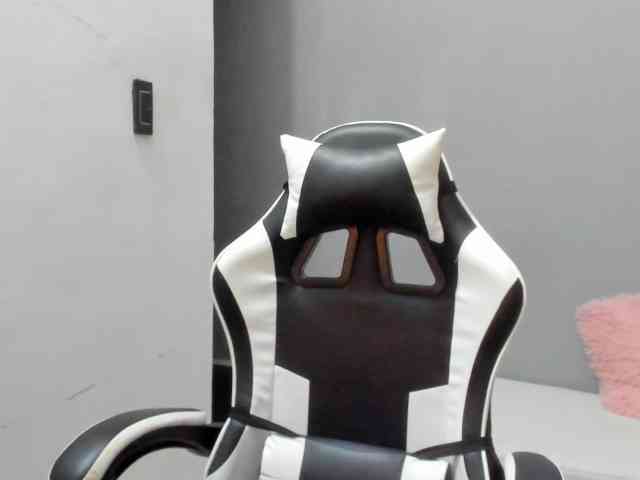 LaraCat1 webcam