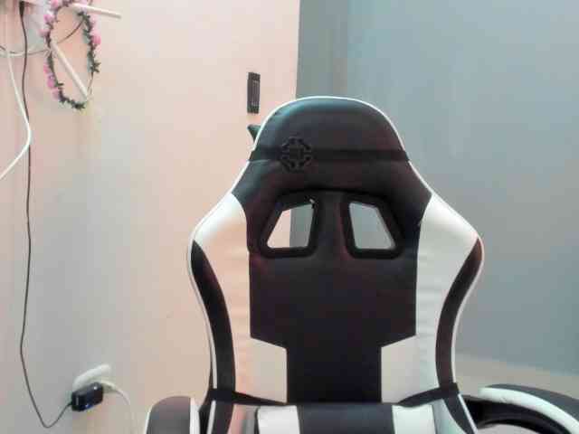 LaraCat1