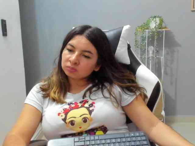 LaraCat1