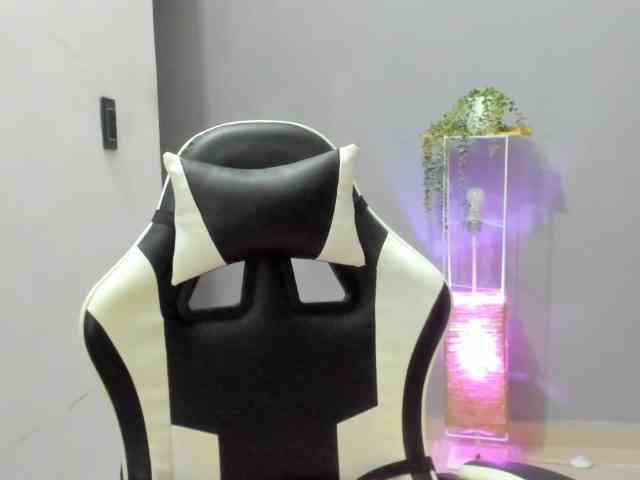LaraCat1 webcam