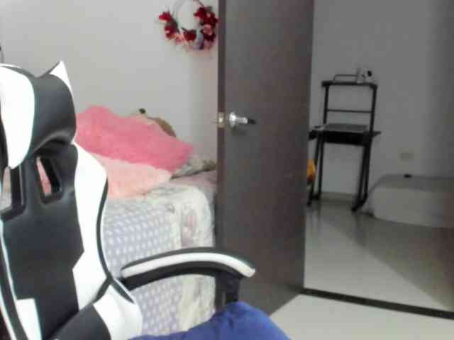 LaraCat1