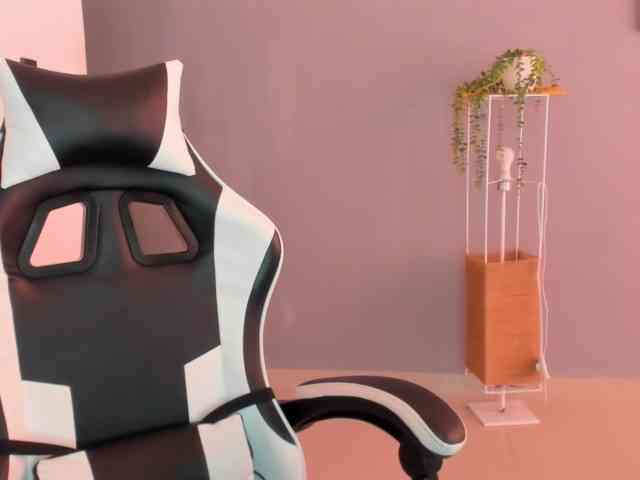 LaraCat1
