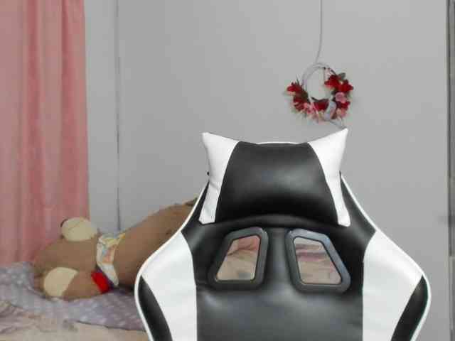 LaraCat1