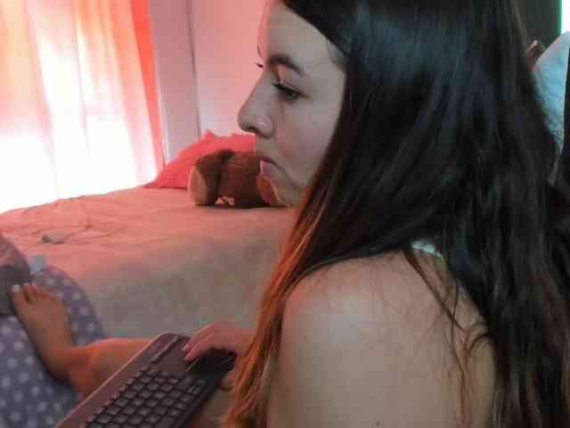 LaraCat1 webcam