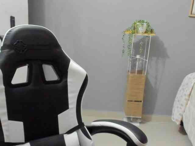 LaraCat1 webcam