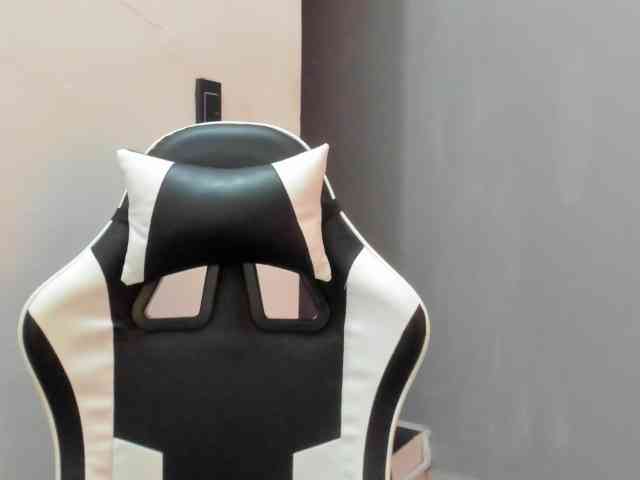 LaraCat1