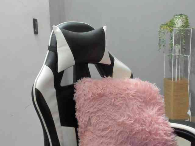 LaraCat1