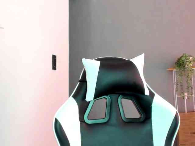 LaraCat1