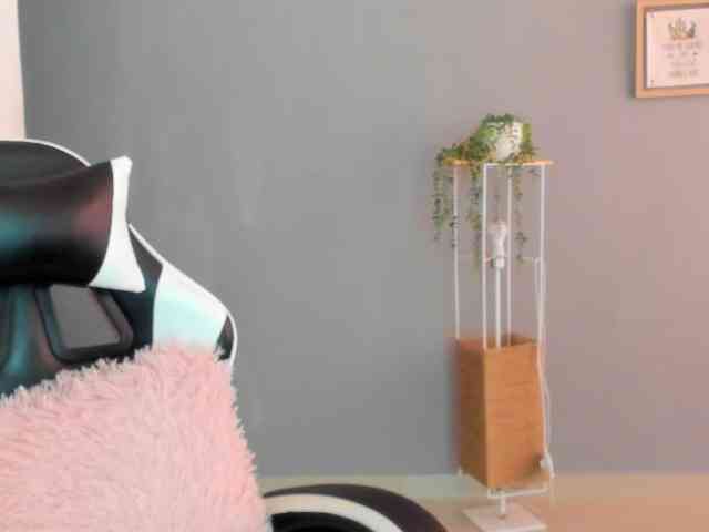 LaraCat1