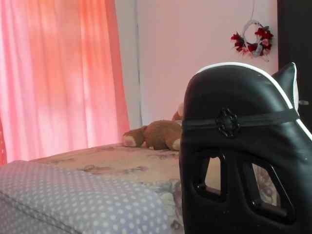 LaraCat1 webcam