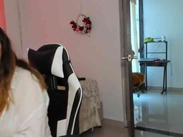 LaraCat1