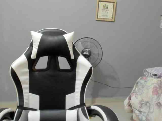 LaraCat1 webcam