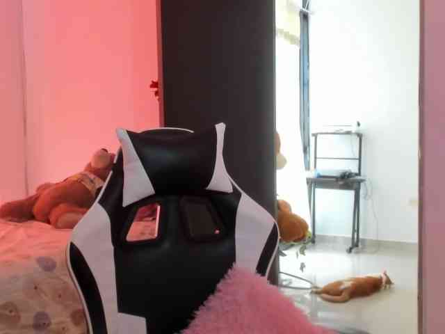 LaraCat1