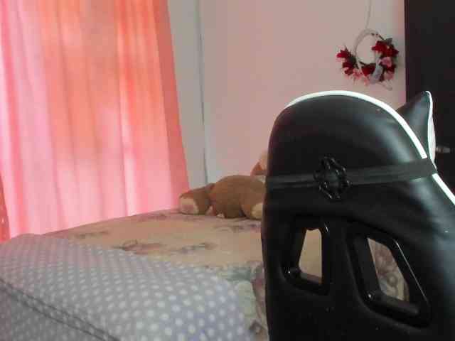 LaraCat1 webcam