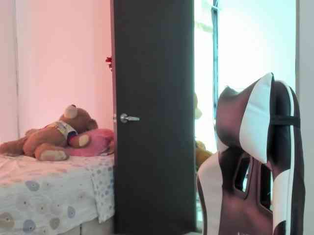 LaraCat1