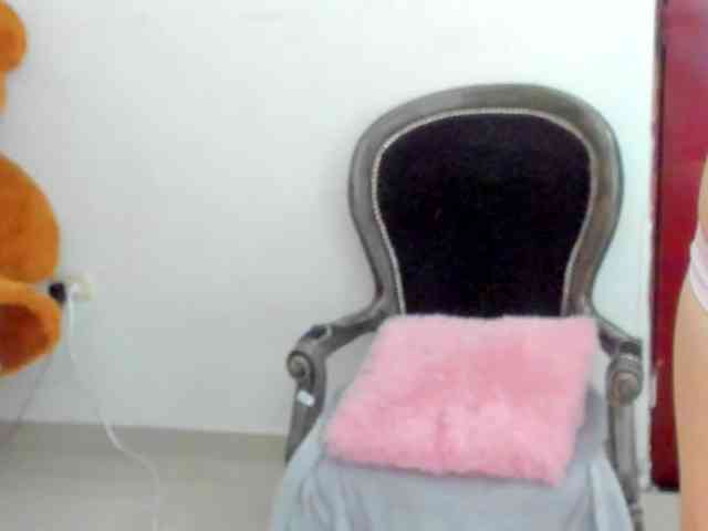 LaraCat1