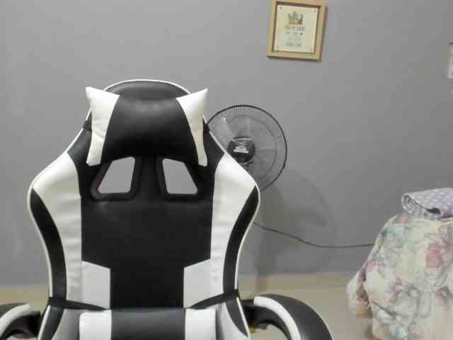 LaraCat1 webcam