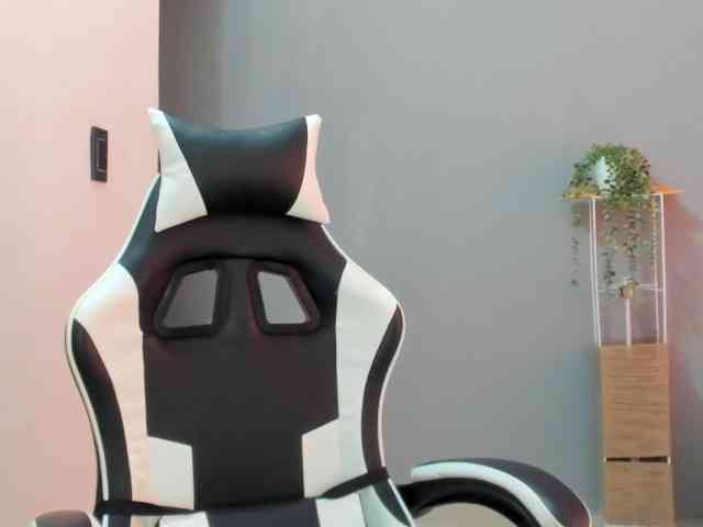 LaraCat1