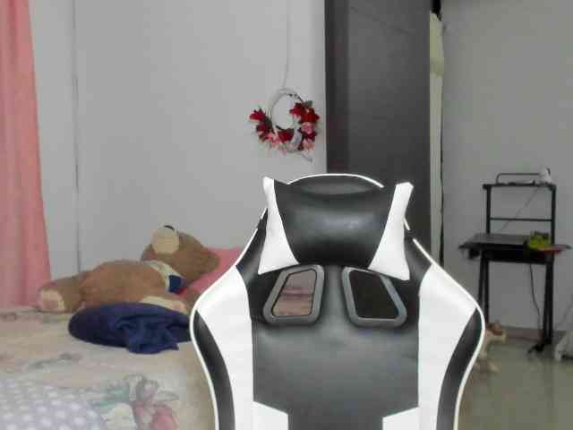 LaraCat1 webcam