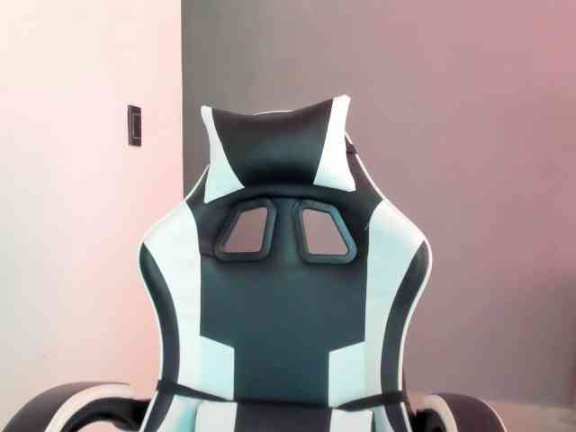 LaraCat1