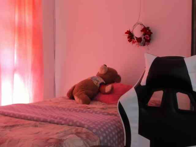 LaraCat1
