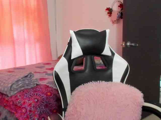 LaraCat1