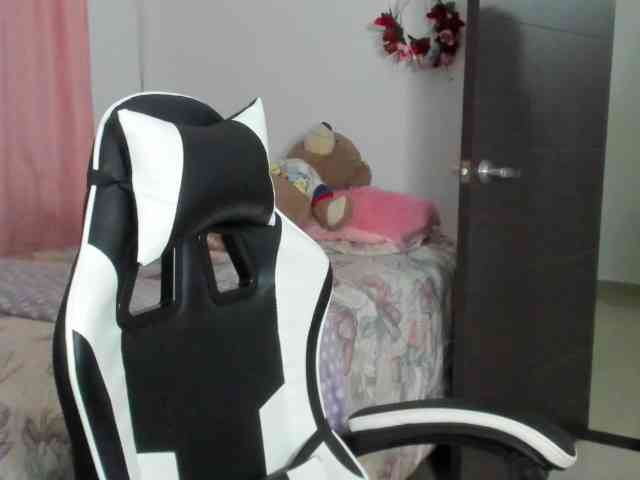 LaraCat1