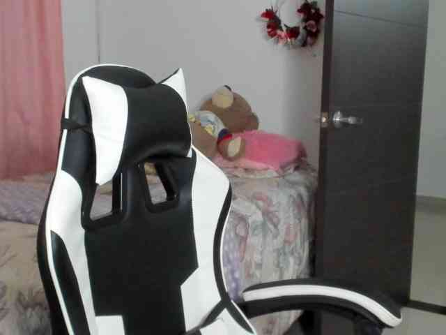 LaraCat1