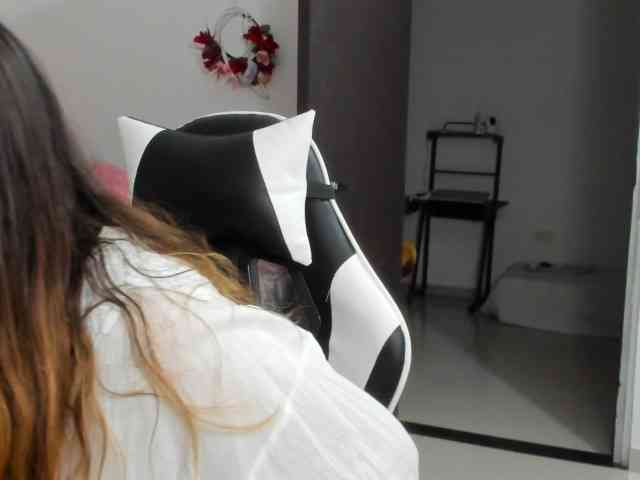 LaraCat1