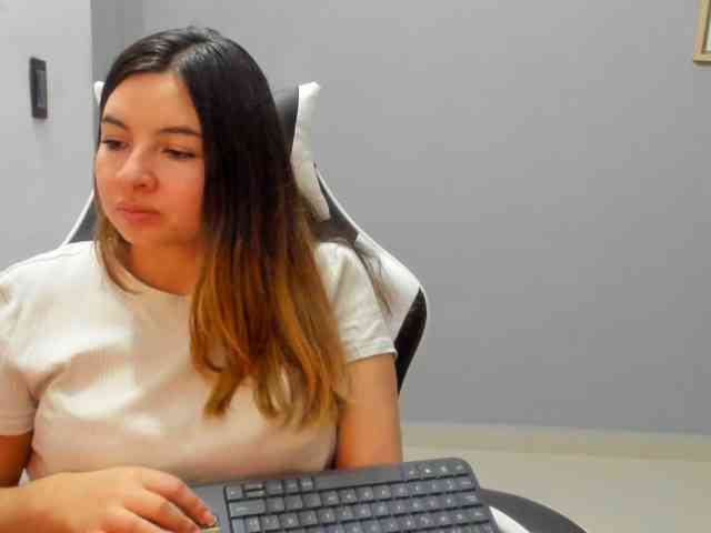 LaraCat1 webcam